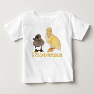 Fotografi över skadlig Gult och Grått-förslutninga Tee Shirt
