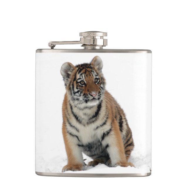 Fotografi på tigerunge i snön fickplunta (Framsidan)