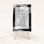Fotografidiagram för svart och vit Bröllop i elega Bordsnummer<br><div class="desc">Elegantens moderna kort för bordsnummer i bröllop har ett svart och vitt utfallsfoto av lodrät i fullt,  med bordsnumret överlagt på ett rent vitt rektangulärt inslag med rotografiska skriptaccenter för chic. Anpassa med ditt bordsnummer och din gäst namn.</div>