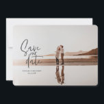 Fotografiskt blomstergeometriskt bröllopsfoto spara datumet<br><div class="desc">Fotografiskt blomstergeometriskt bröllopsfoto spara datum. I lila,  rosa,  bruna och gröna nyanser. Modernt perspektiv på rustikt bröllop med handskriven typsnitt.</div>