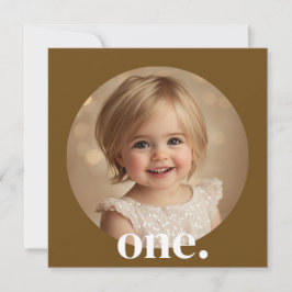 Fotoinbjudan första födelsedagen i Brown & White Inbjudningar