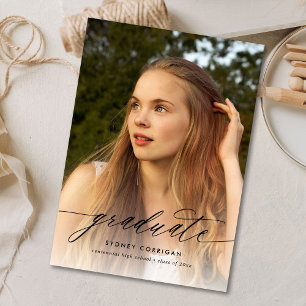 Fotoinbjudan med Calligraphy Script Studenten Inbjudningar