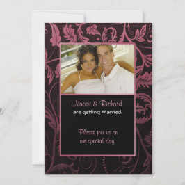 Fotoinbjudan till Black & Raspberry Damask Inbjudningar