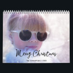 Fotokalender 2026 God jul Kalender<br><div class="desc">Fira säsongen med vår fotokalender 2026! Lägg till bilder och gör varje månad till ett glatt minne. En perfekt God jul-gåva till familj och vänner,  vacker,  praktisk och fylld med kärlek för att passa hela året! Fotografi © Storytree Studios,  Stanford,  CA</div>