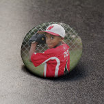 Fotoknapp för anpassningsbar sporter knapp<br><div class="desc">Anpassningsbar Sports Photo Button: Klicka på "change" under platshållarbilden och ersätt den med din egen! Ett underbart sätt att visa kärlek och stöd för din favoritidrottsman!</div>