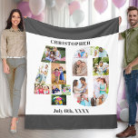 Fotokollage 40: e födelsedagen Grått White Bild Fleecefilt<br><div class="desc">Anpassningsbar Bild Blanket med 15 av dina favoritfoton. Snyggtens fotokollage är i form av siffran 40 på vit bakgrund med grått gräns. Filten kan också vara personlig med namn och födelsedatum du väljer. Mallen är konfigurerad så att du kan lägga till dina familjefotografier, markera och bilder, arbeta medsols från början...</div>