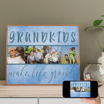 Fotokollage - Barnbarn gör Life Grand Blue Poster<br><div class="desc">Skapa din egen fotokollage åt dina morföräldrar. Detta moderna stil poster i blått kommer att se charmigt ut och alla far- och morföräldrar kärlek har foton av sina barnbarn. Det står "barnbarn gör livet stort" och ramar din fotoremsa. Mallen ställs in med redot att du ska lägga till ditt eget...</div>