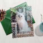 Fotokort för familjen Meowjul Cat Lover Julkort<br><div class="desc">Skicka ut det här "meowy-julkortet" i jultid och  dig päls baby ansikte med vänner och familj. Din katt är ju en del av familjen! Anpassa det här kortet med ett fullt-utfallsfoto av katten och den text du väljer,  som alla ramas in av en vinterflagga av tass avtryck och snöflingor.</div>