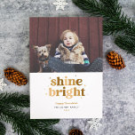 Fotokort för Guld Shine Bright Hanukkah Julkort<br><div class="desc">Den här roligten med Hanukkah-kortet har ord som ljussken i flerfärgat brev med utrymme för ett enda foto. Baksidan har en matchande rand mönster.</div>