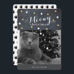 Fotokort för Meowy-julklapp för kalkylbladet Inbjudningar<br><div class="desc">Det här söta "meowy christmas"-helgdag har ditt foto och mönster av faux guld-stjärnor och vit cat ansikte på en svart kritbakgrund. Den omvända sidan har en vit bakgrund med kattens mönster för färgutskrift. Anpassa efter dina behov. Du hittar fler matchande produkter i min butik.</div>