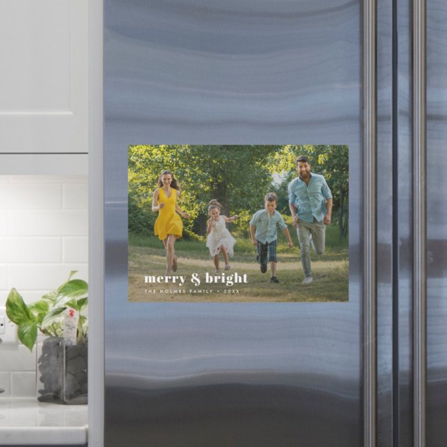 Fotokort i familjen Merry och Bright Snyggt (Personalize your modern magnetic Christmas card for timeless festive charm.)