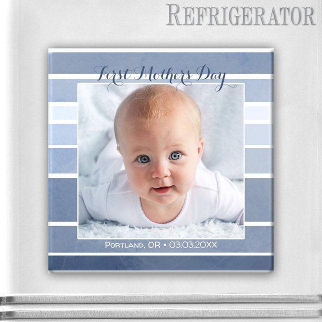Fotomagnet Baby med första Mors dag-fasade utfasad Magnet (Photo magnet featuring your own photo framed by a dusty blue striped design - nice for Mother's Day)