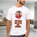 Fotomanmyten legend namn roligt t shirt<br><div class="desc">För en vit/lätt färgad t-shirt. Anpassa och lägg till ditt eget foto av mannen. Text: Mannen,  myten,  förklaringen.. Foto ram som penseldrag</div>