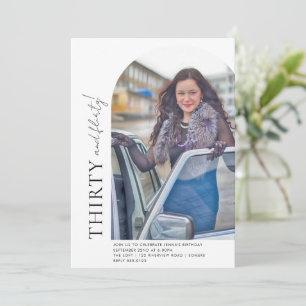 Foton 30års födelsedag i minimalistisk båge av cen inbjudningar