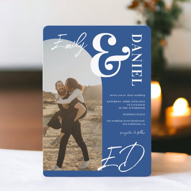 Foton fet namn-skript, båge återo blått bröllop inbjudningar (Photos bold names script arch retro blue wedding invitation)