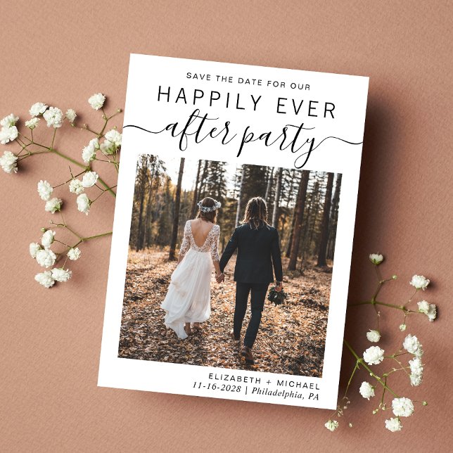 Foton för bröllopsmottagning spara datumet (A chic save the date announcement for a reception to celebrate your elopement or private wedding )
