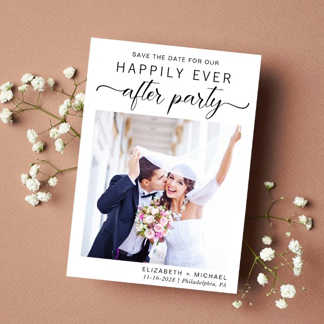 Foton för bröllopsmottagning spara datumet (A stylish save the date announcement for a reception to celebrate your elopement or private wedding)