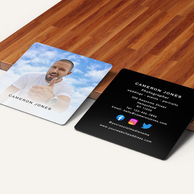 Foton för fotoutskrift av medieflukt från Social Fyrkantigt Visitkort (Skapare uppladdad)