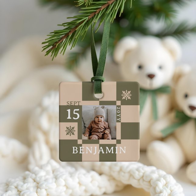 Foton för kontrolltavla för återställande av Rolig Julgransprydnad Keramik (Baby First Christmas Fun Retro Checkerboard Photo Ceramic Ornament)
