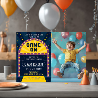 Foton för spel på Arcade-Födelsedagsfest Inbjudningar