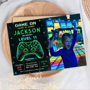 Foton för spel på Neon Video Game-Födelsedagsfeste Inbjudningar