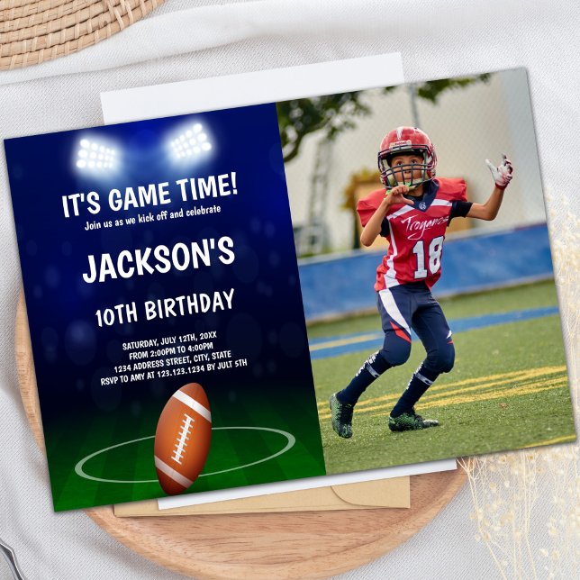 Foton från grönt Blue Football Birthday-inbjudan Inbjudningar (Green Blue Football Birthday Invitations photo)