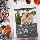 Fotoöverlägg för Chalkboard-jul-Helgdag Julkort<br><div class="desc">Fotokort för helgdag på anpassningsbar-designad med "God jul"-handskriftsformat på kritersbakgrund.</div>