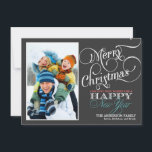 Fotopatortet Chalkboard jul-Helgdag Julkort<br><div class="desc">Roligt och festive God jul hälsning med fotot ram på svart bakgrund och elegant-återtypografi med rotografibokstäver med snurrande skript. Lägg till foton från din favoritfamilj och anpassa helgdag. Contemporaryns sätt att skicka semesterhälsningar i lycklig till alla dina vänner och kära med högtidlig vintage. Matchande porto, inbjudningar till julfester och hälsningskort...</div>
