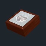 Fotopresentlåda för Platinum bröllop Smyckeskrin<br><div class="desc">Graphic platinum metall hjärteffekt bevarar trinket presentbox. Perfekt för att visa upp en extra-speciell gåva till din fru på en speciell platinumårsdag i bröllop eller vid andra särskilda tillfällen. Anpassningsbar med ditt eget foto ord och eget data. Sarah Trett utformar exklusiven.</div>