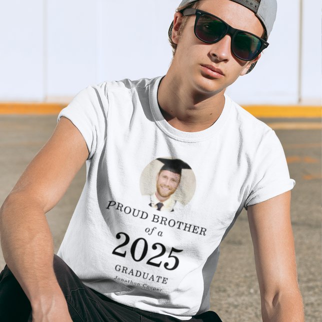 Fotoproud-bror i fetstil 2023 Student T Shirt (Skapare uppladdad)