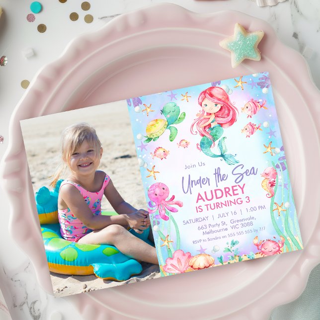 Fotoröd Sjöjungfru under havet 1:a födelsedagen Inbjudningar (Editable Under The Sea Birthday Invitation Template, Summer Ocean Themed Birthday Invitation Girl)