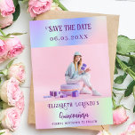 Fotoskript för holografisk rosa lila Quinceanera Spara Datumet<br><div class="desc">En modern och elegant Spara datum för en Quinceañera. Holografisk bakgrund,  rosa,  lila myntbakgrund grönt. Anpassa och lägg till ett foto,  datum och namn.</div>