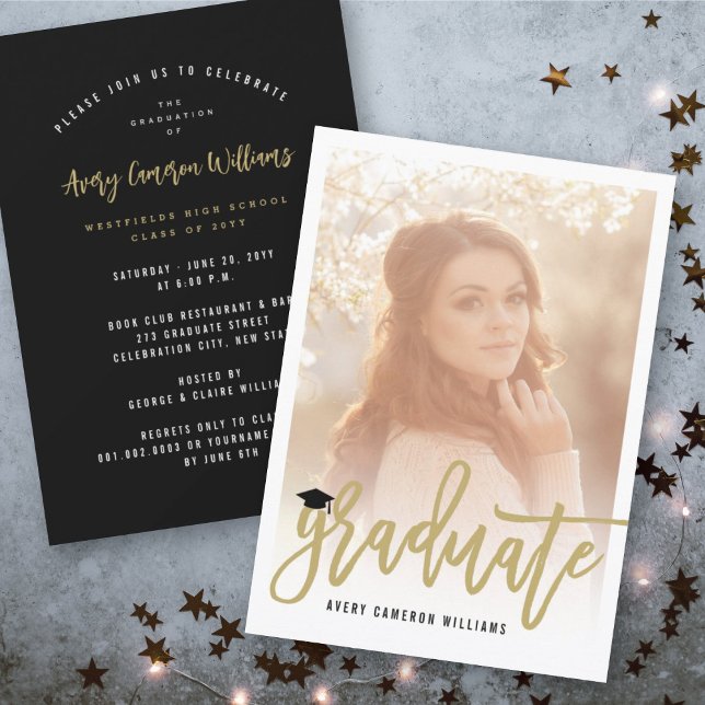 FotoStudentfest för kallgrafipenselskript Inbjudningar (Calligraphy Gold Brush Script Photo Modern Graduation Party Invitation @ zazzle.com/color_therapy)