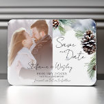 Fotot för vintervattenfärgen snowy gräs sparar dat magnet<br><div class="desc">Fotot för vintervattenfärgen snowy gräs sparar den datumändringsbara magnet. Snowy tallar med gräs-koner muterade Skandinaviska vintern färg</div>