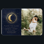 fotot från celestial guld spara datumet magnet<br><div class="desc">Vår "celestial guld"-samling har vackra halvmånsstjärnor måne med guld-stjärnor i olika design på en sammetsblå halvnattsblå bakgrund parad med elegant typsnitt. Du kan enkelt anpassa dig och välja bland många objekt från den här samlingen i vår butik.</div>