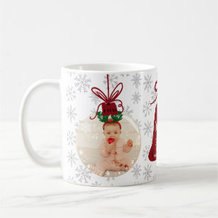 Fotot från första julmormapelrött snowflake kaffemugg