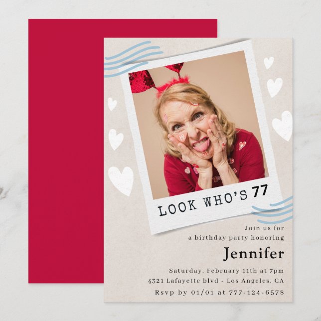 Fototitta vem som fyller 77 år inbjudningar (Fram/baksida)