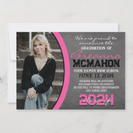 Fotoutannonsering om Shock rosa Chalkboard Student Inbjudningar