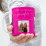 Fotovän namn shock rosa kaffemugg<br><div class="desc">En gåva från vänner för en kvinnas 21:a födelsedag, som firar hennes liv med tre av dina foton av henne, hennes vänner, familj, intresse eller husdjur. Anpassa och lägg till namn, 21 år och namn. En shock rosa för trendiget. Hennes namn är skrivet med ett modernt handskript i stil med...</div>
