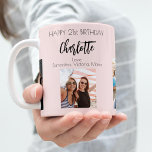 Fotovän  rosa namn kaffemugg<br><div class="desc">En gåva från vänner för en kvinnas 21:a födelsedag, som firar hennes liv med tre av dina foton av henne, hennes vänner, familj, intresse eller husdjur. Anpassa och lägg till namn, 21 år och namn. Svart färgad brev. En giftig, feminin rosa, ro guld färgadens bakgrund. Hennes namn är skrivet med...</div>