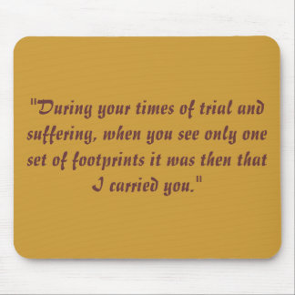 Fotspår i sanden musmatta