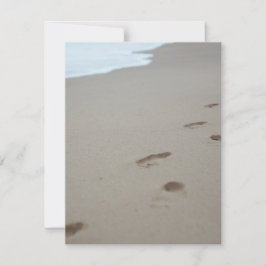 Fotspår på en moçambikisk strand anteckningskort
