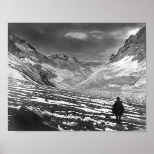 Fotvandrare i den Aconcagua dalen i chilien Poster