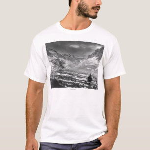 Fotvandrare i den Aconcagua dalen i chilien Tee