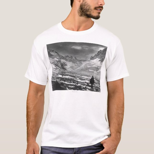 Fotvandrare i den Aconcagua dalen i chilien Tee (Framsida)