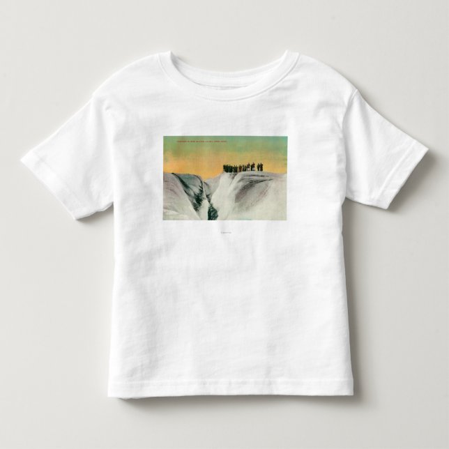 Fotvandrare på den Muir glaciären, AlaskaMuir T Shirt (Framsida)