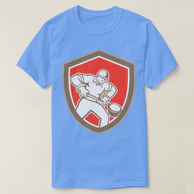Foundry Worker Holding Ladle Retro T Shirt (Design framsida)