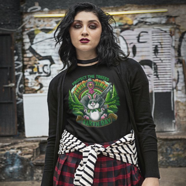 Fowl Vs. Päls: Feathery Showdown T Shirt (Skapare uppladdad)