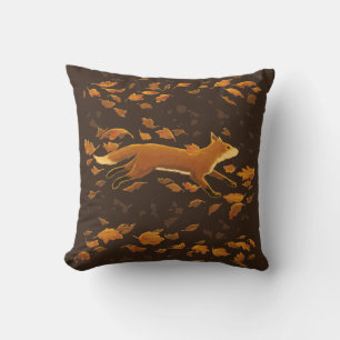 Fox som går genom fall kudde