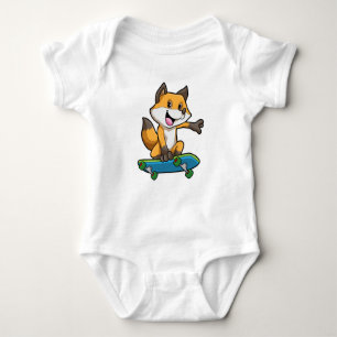 Fox som Skater med Skateboard T Shirt